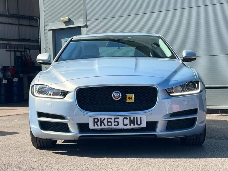 Jaguar XE 2.0 Prestige Silver #3