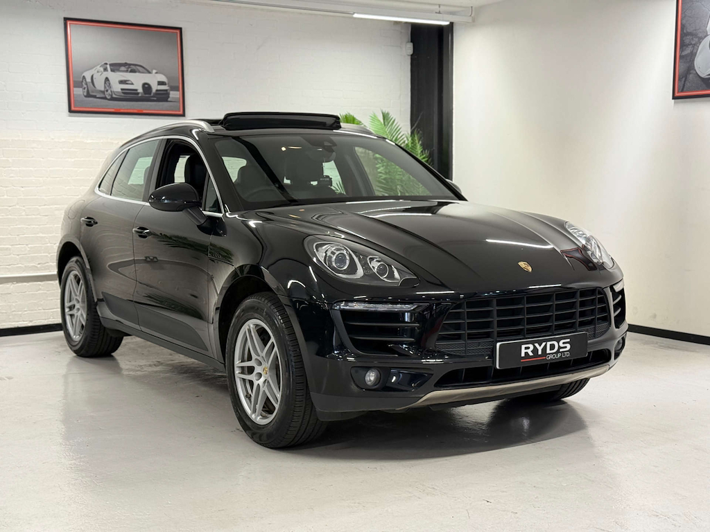 Porsche Macan Semi-auto 4Wd Black