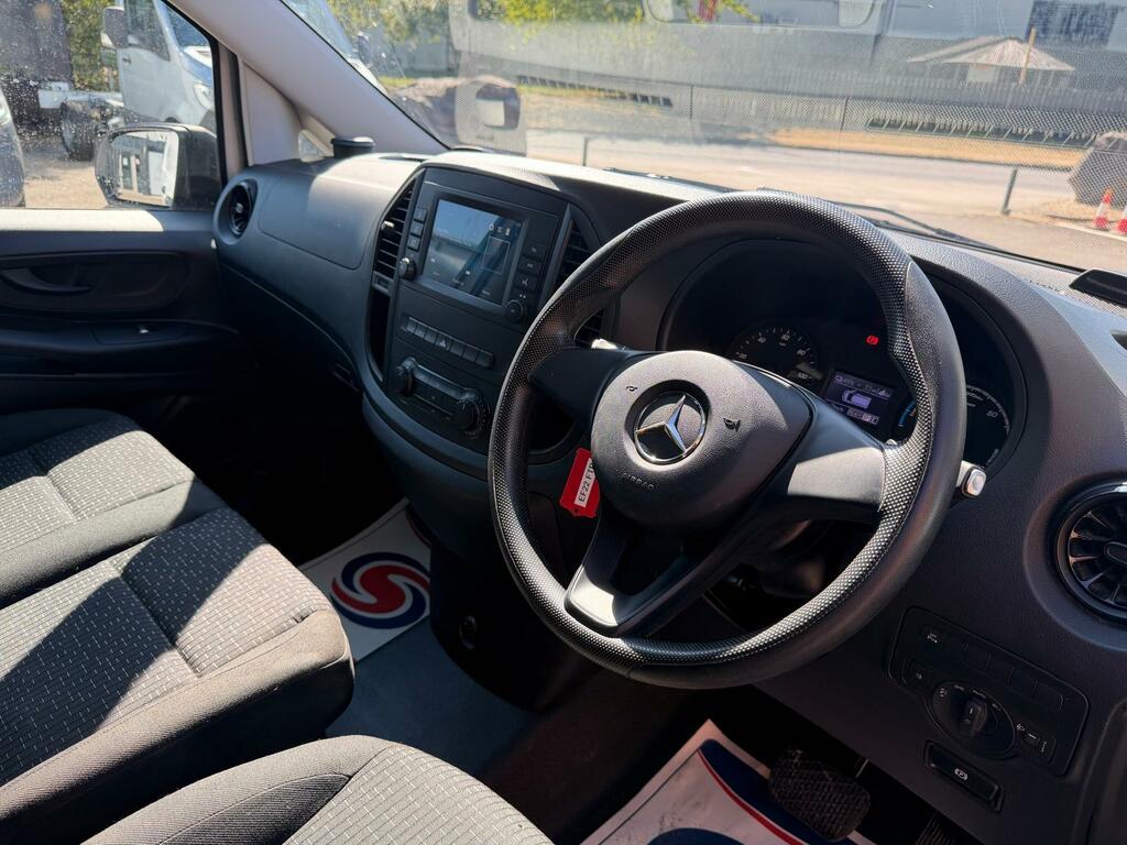 Mercedes-Benz eVito Evito Progressive L2 White #3