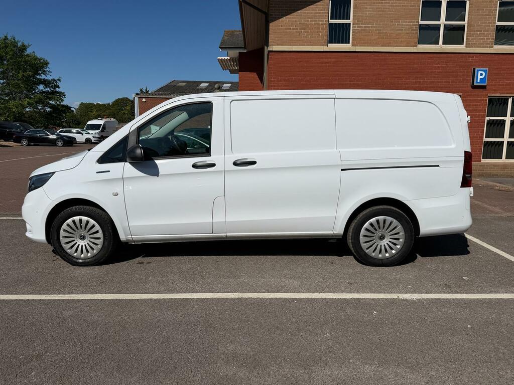 Mercedes-Benz eVito Evito Progressive L2 White #4