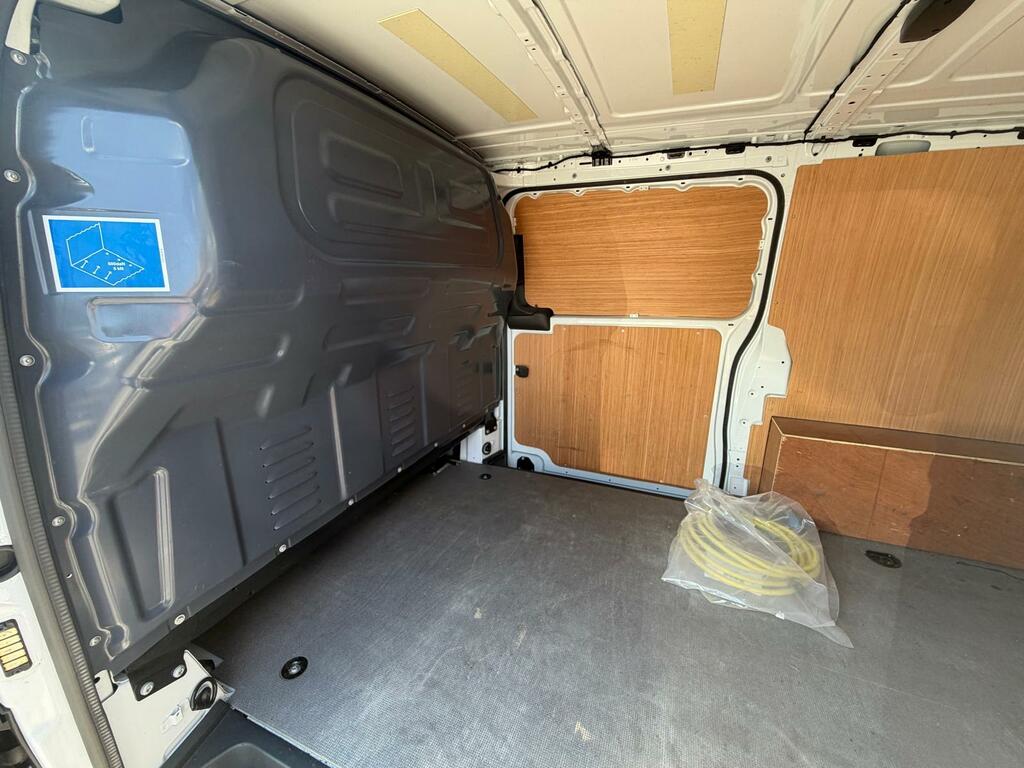 Mercedes-Benz eVito Evito Progressive L2 White #2