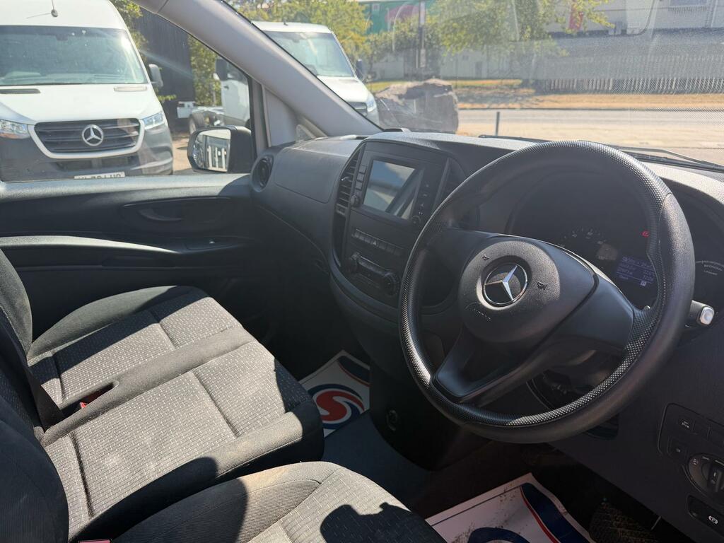 Mercedes-Benz eVito 2022 72 Tourer #9