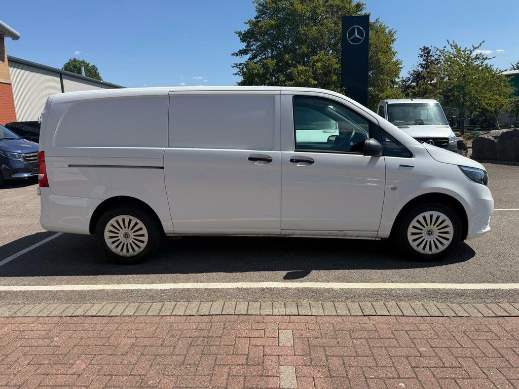 Mercedes-Benz eVito 2022 72 Tourer #7