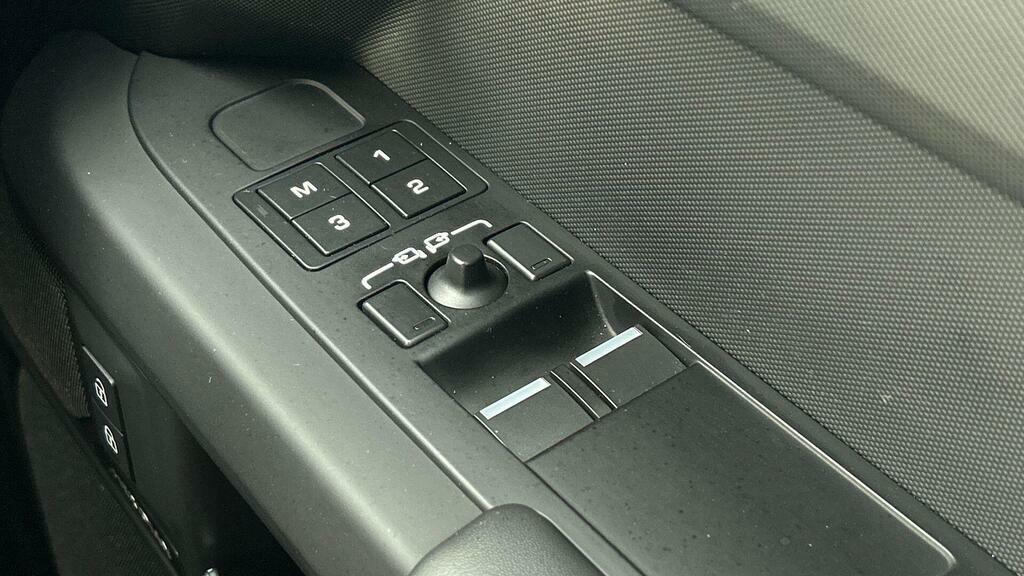Land Rover Defender 90 3.0 D300 X-dynamic Hse 90 2024 Grey #24