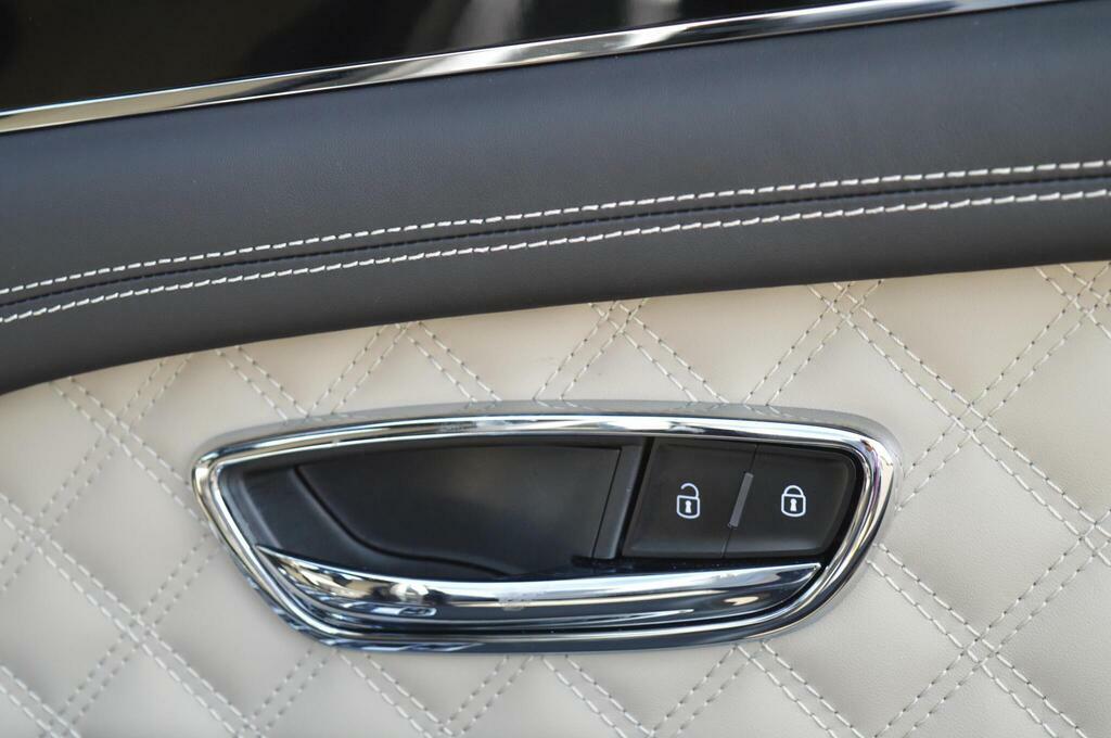 Bentley Bentayga 3.0 V6 Hybrid 456 Touring Spec Estate  #18