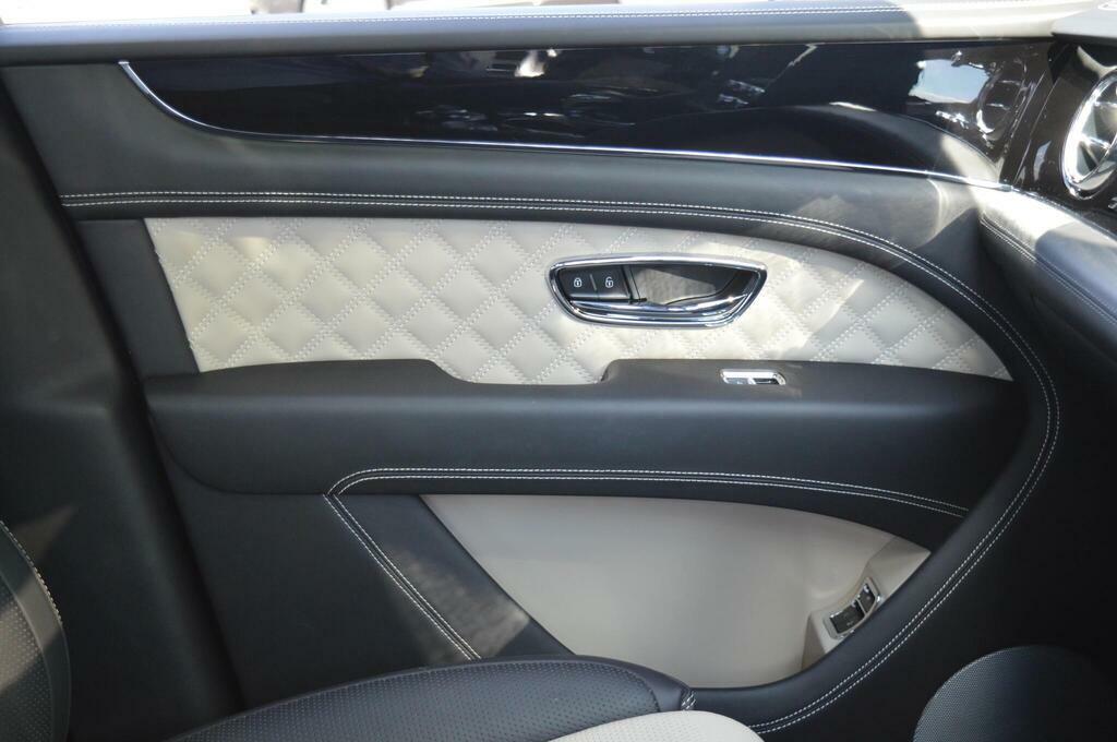 Bentley Bentayga 3.0 V6 Hybrid 456 Touring Spec Estate  #33