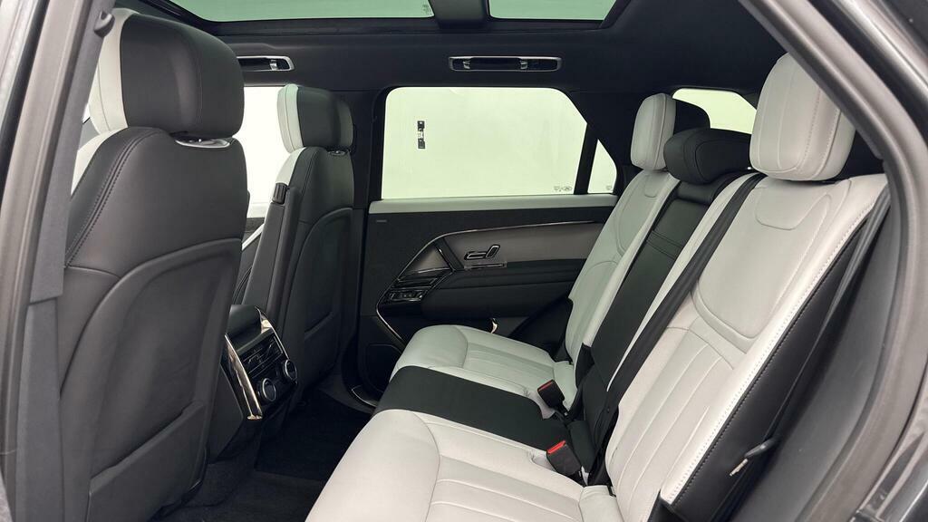 Land Rover Range Rover Sport 3.0 D300 Dynamic Se Grey #4