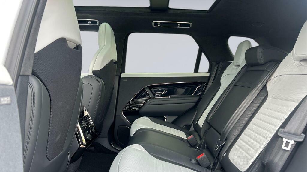 Land Rover Range Rover Sport 4.4 P635 V8 Sv White #4