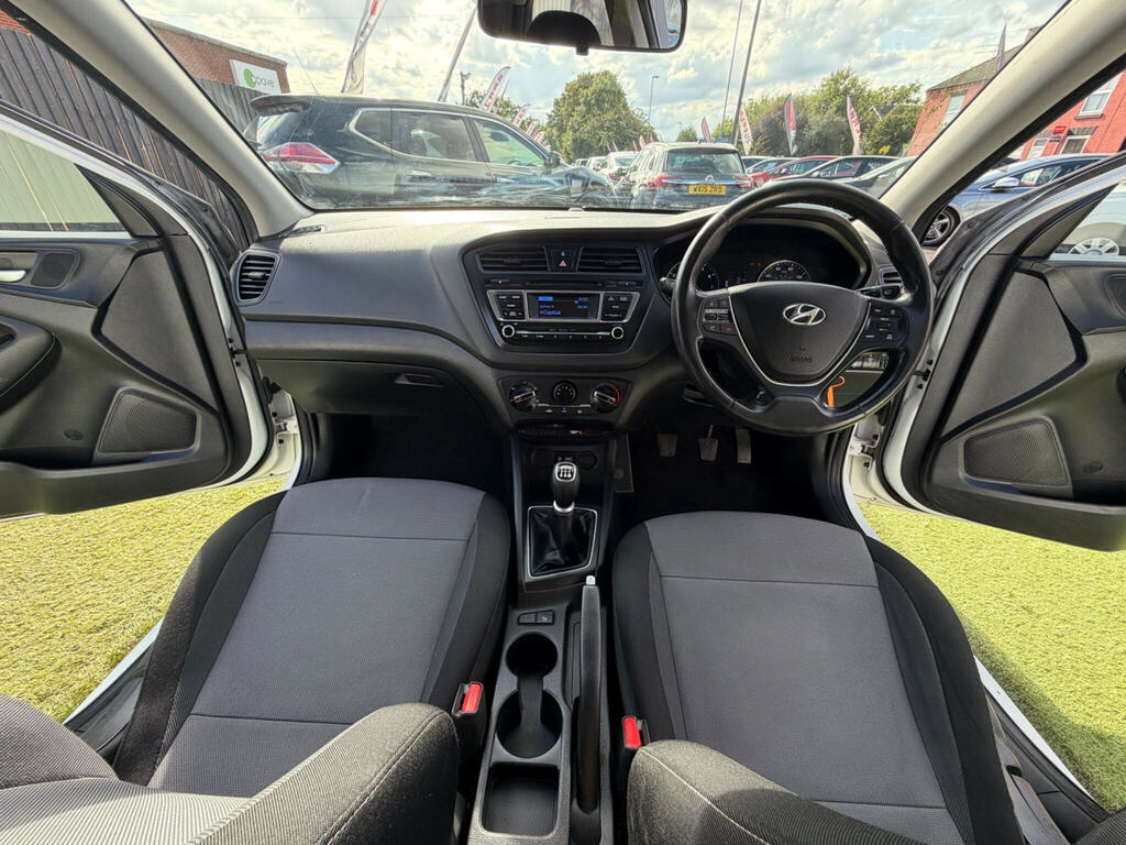 Hyundai I20 1.2 S Air 75 Ps White #31