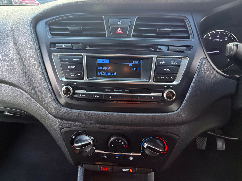 Hyundai I20 1.2 S Air 75 Ps White #36