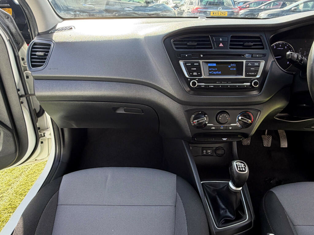 Hyundai I20 1.2 S Air 75 Ps White #34
