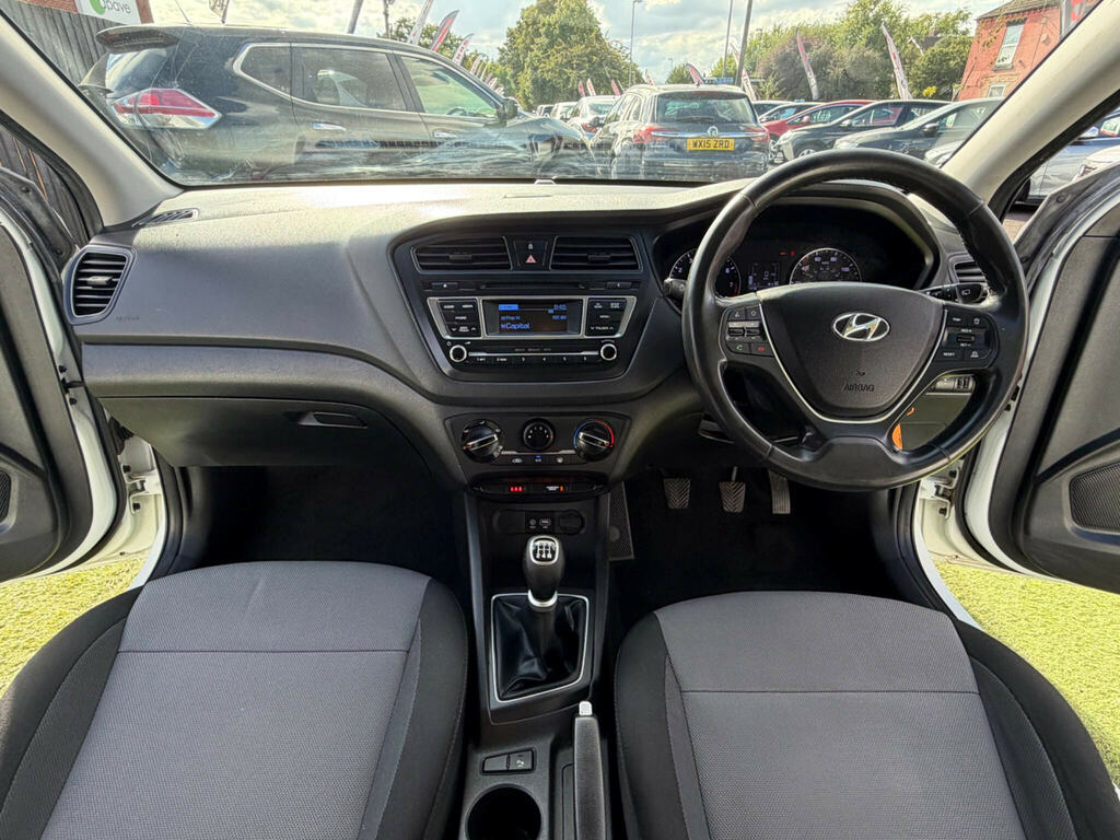 Hyundai I20 1.2 S Air 75 Ps White #32