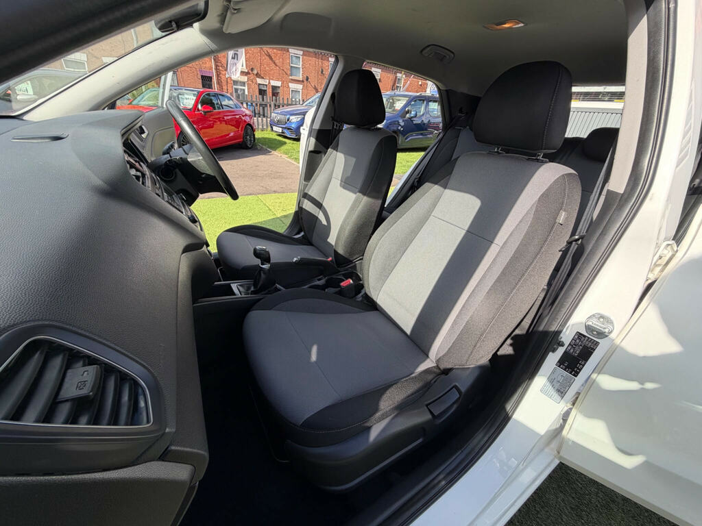 Hyundai I20 1.2 S Air 75 Ps White #29