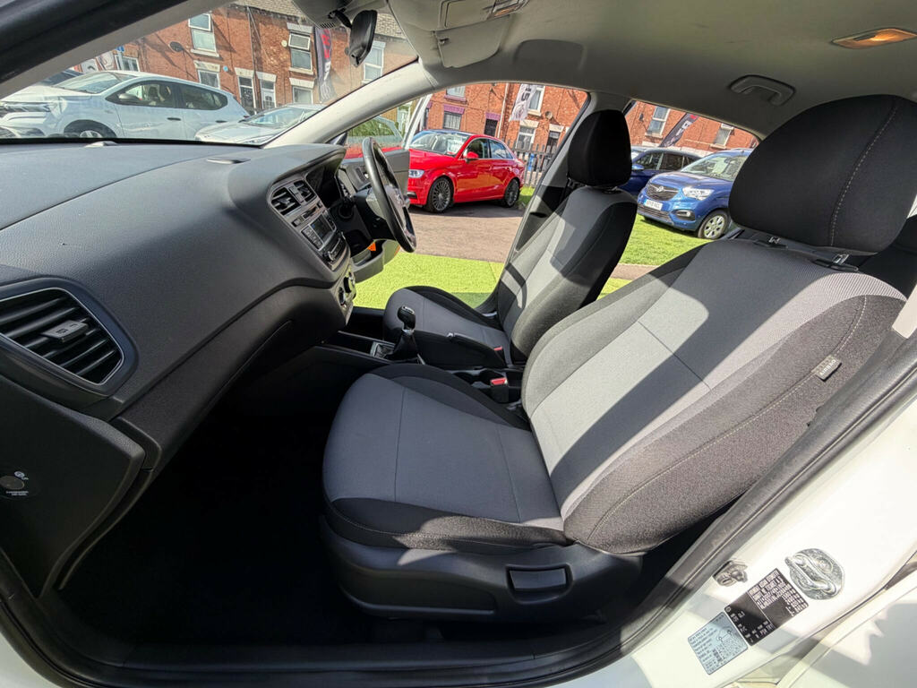 Hyundai I20 1.2 S Air 75 Ps White #28
