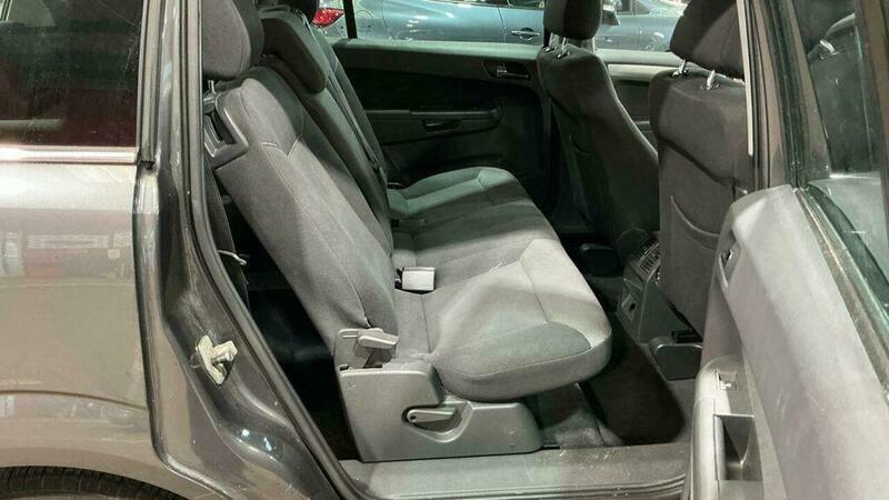 Vauxhall Zafira 1.6L Exclusiv 113 Bhp Black #9