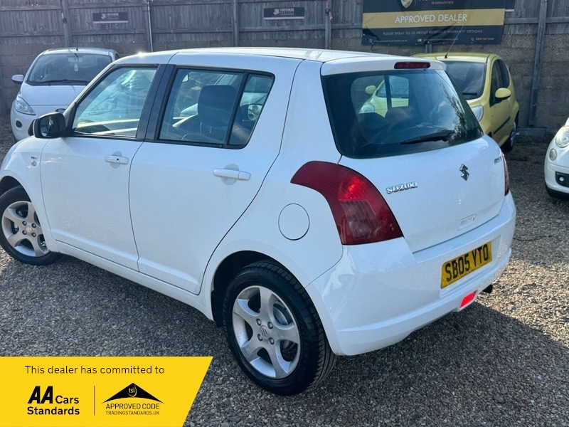 Suzuki Swift Vvts Glx White #3