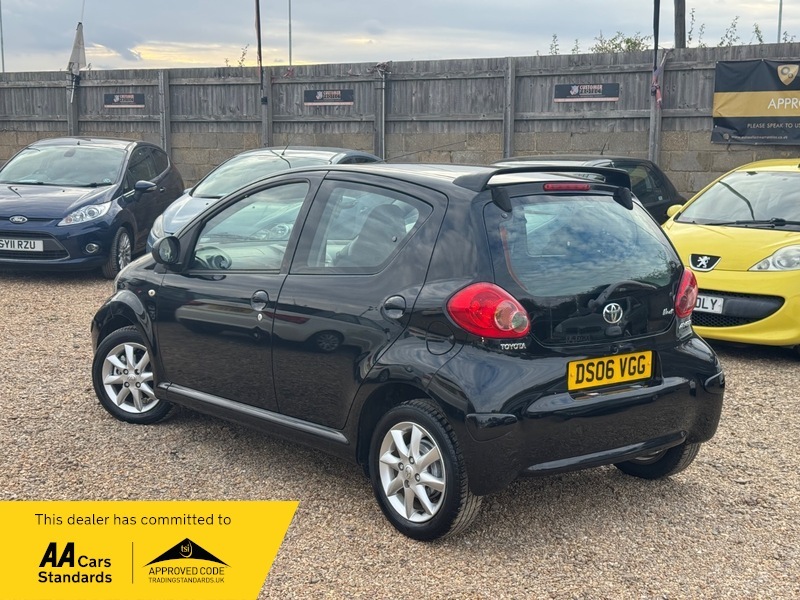 Toyota Aygo Vvt-i Black M M Black #3