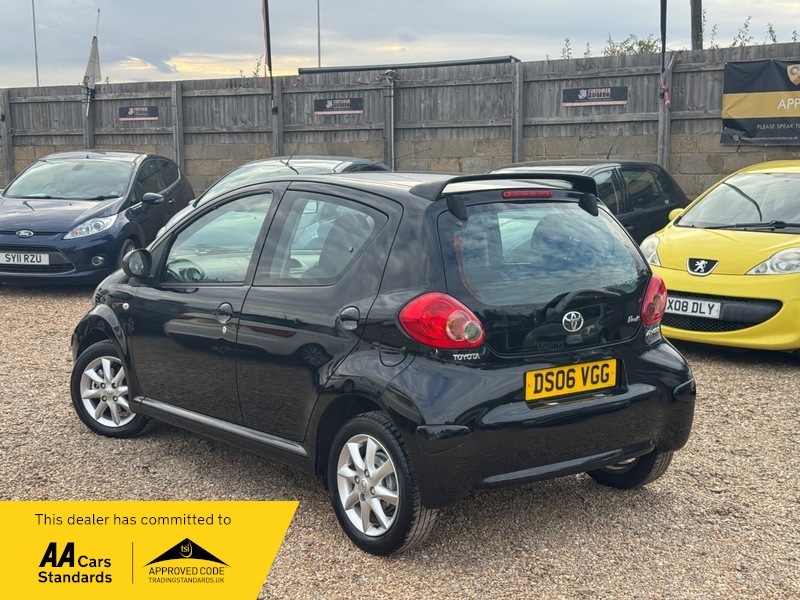 Toyota Aygo Vvt-i Black M M Black #4