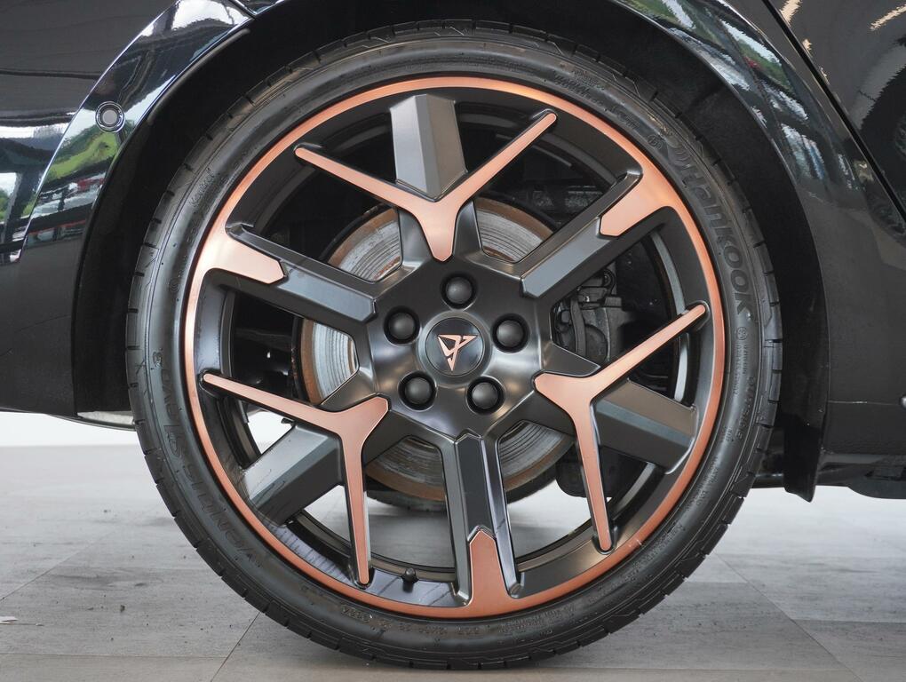 Cupra Leon 1.5 Ehybrid 25.8Kwh Vz3 Hatchback Plug- Black
