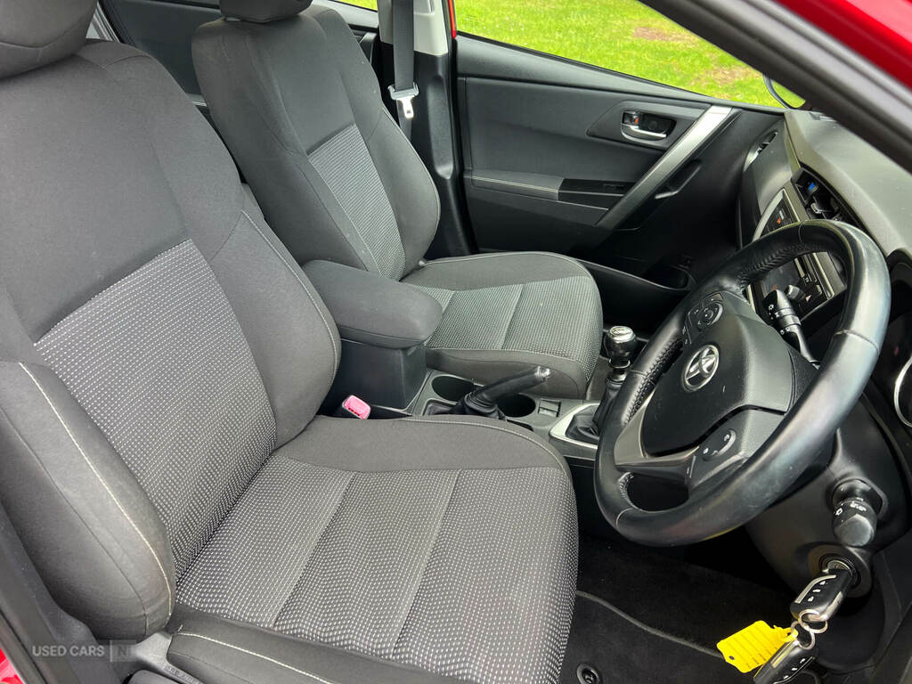 Toyota Auris V-matic Icon Brown #10