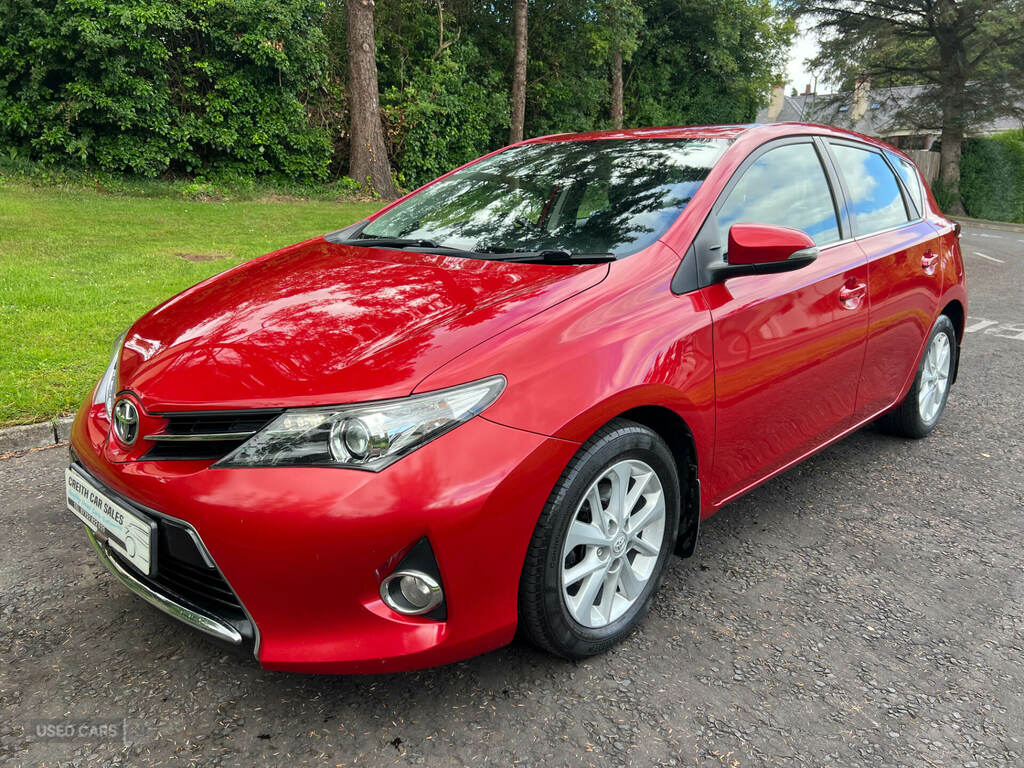 Toyota Auris 1.4 D-4d Icon Red #3