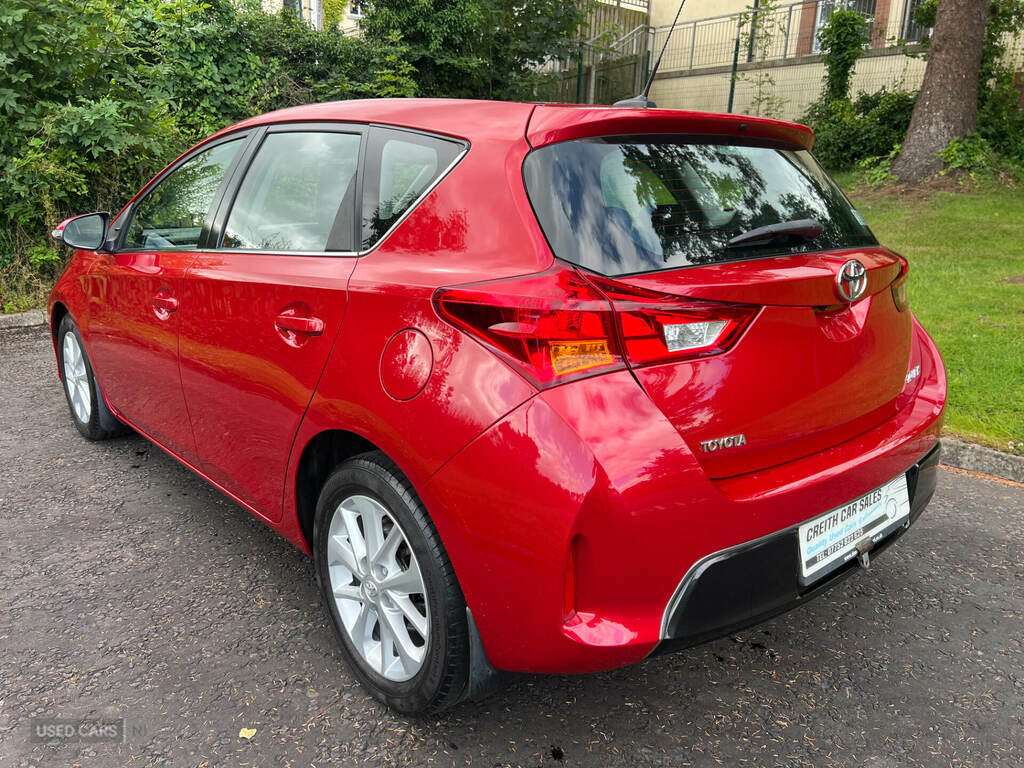 Toyota Auris 1.4 D-4d Icon Red #5