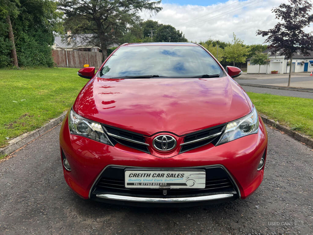 Toyota Auris 1.4 D-4d Icon Red #2