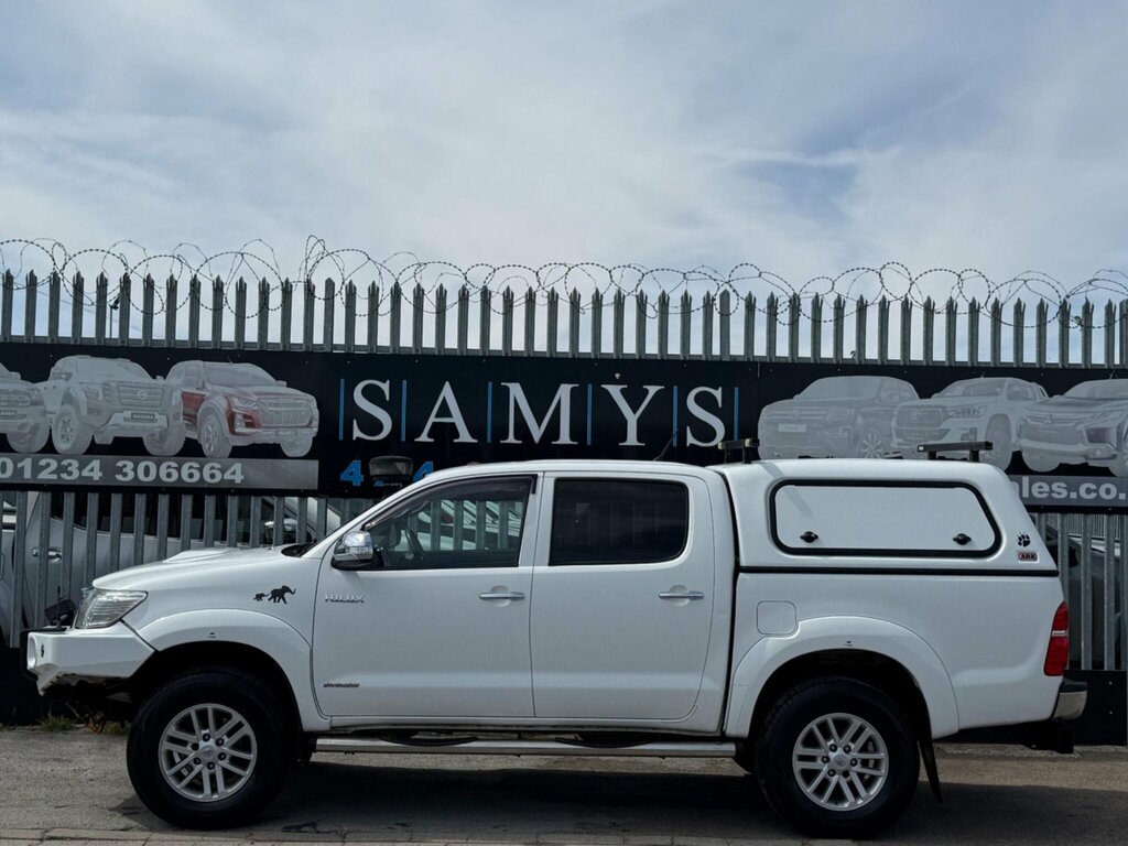 Toyota HILUX 3.0 D-4d Invincible 4Wd White #4