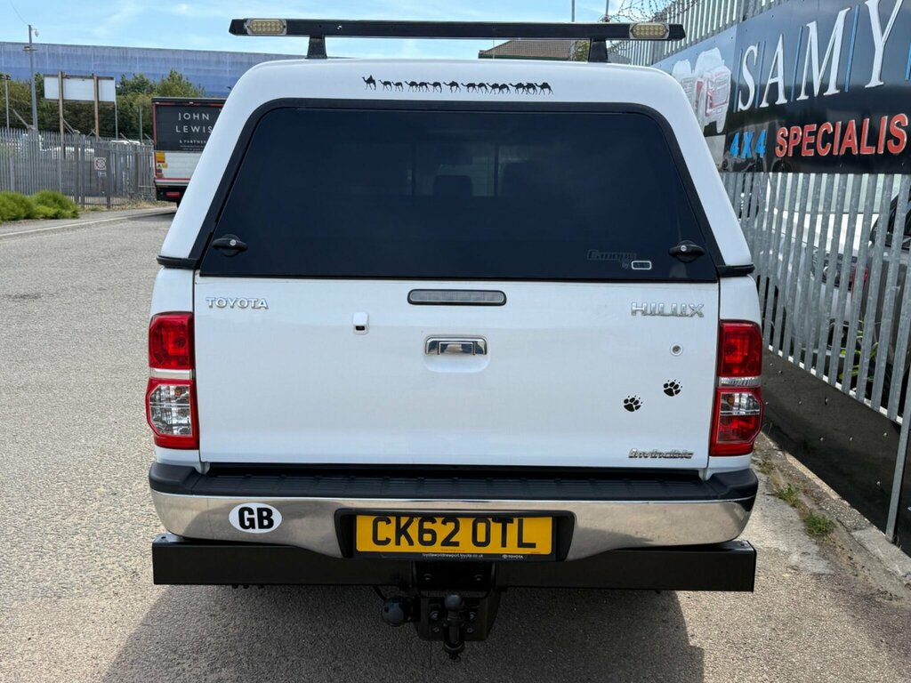 Toyota HILUX 3.0 D-4d Invincible 4Wd White #5