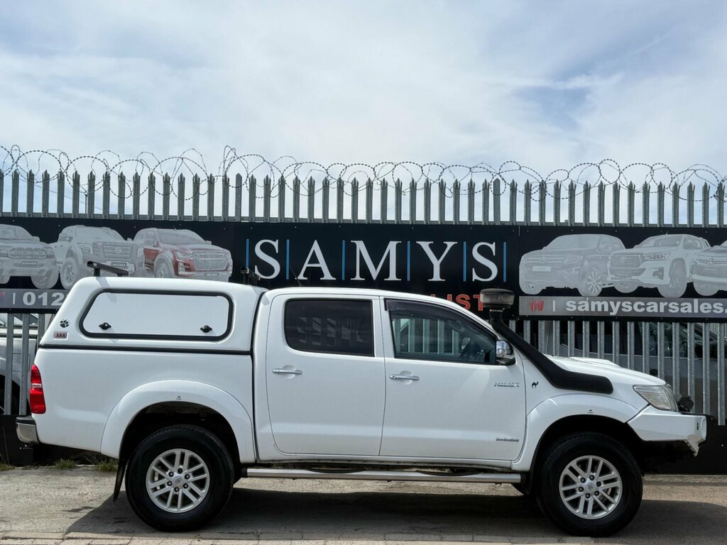 Toyota HILUX 3.0 D-4d Invincible 4Wd White #3
