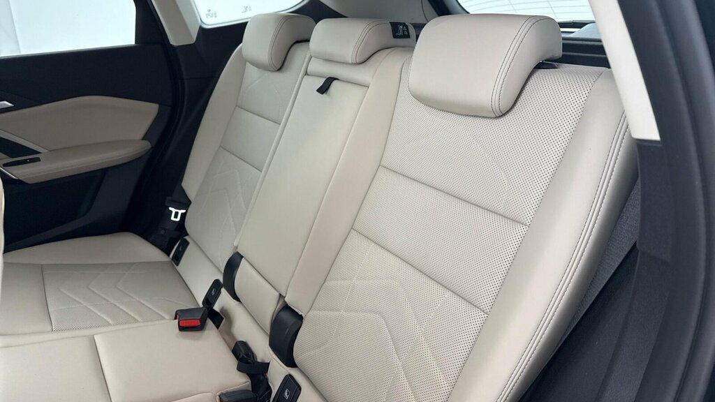 BMW X1 U11 Sdrive18d Sport Black #24