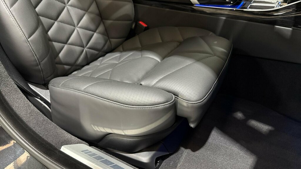 BMW 7 Series 750E Xdrive M Sport Black #33