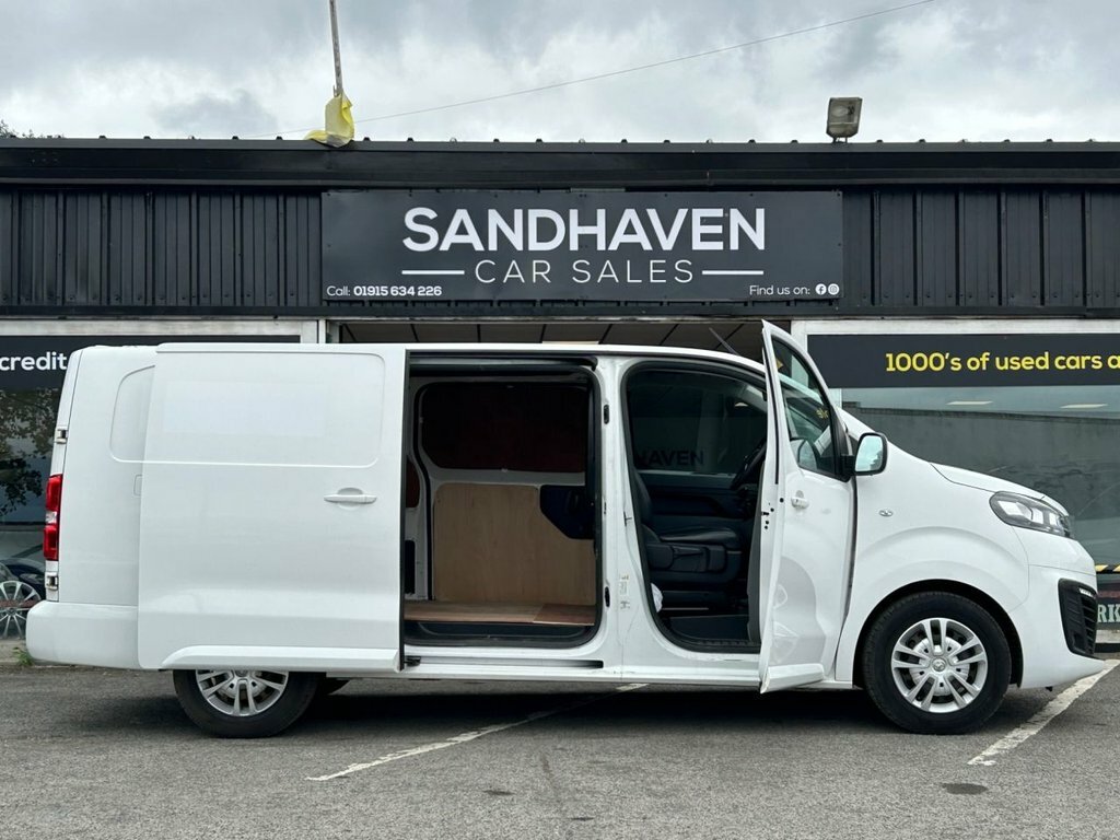 Vauxhall Vivaro 2L Sportive White #4