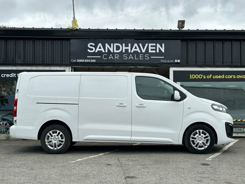 Vauxhall Vivaro 2L Sportive White #3