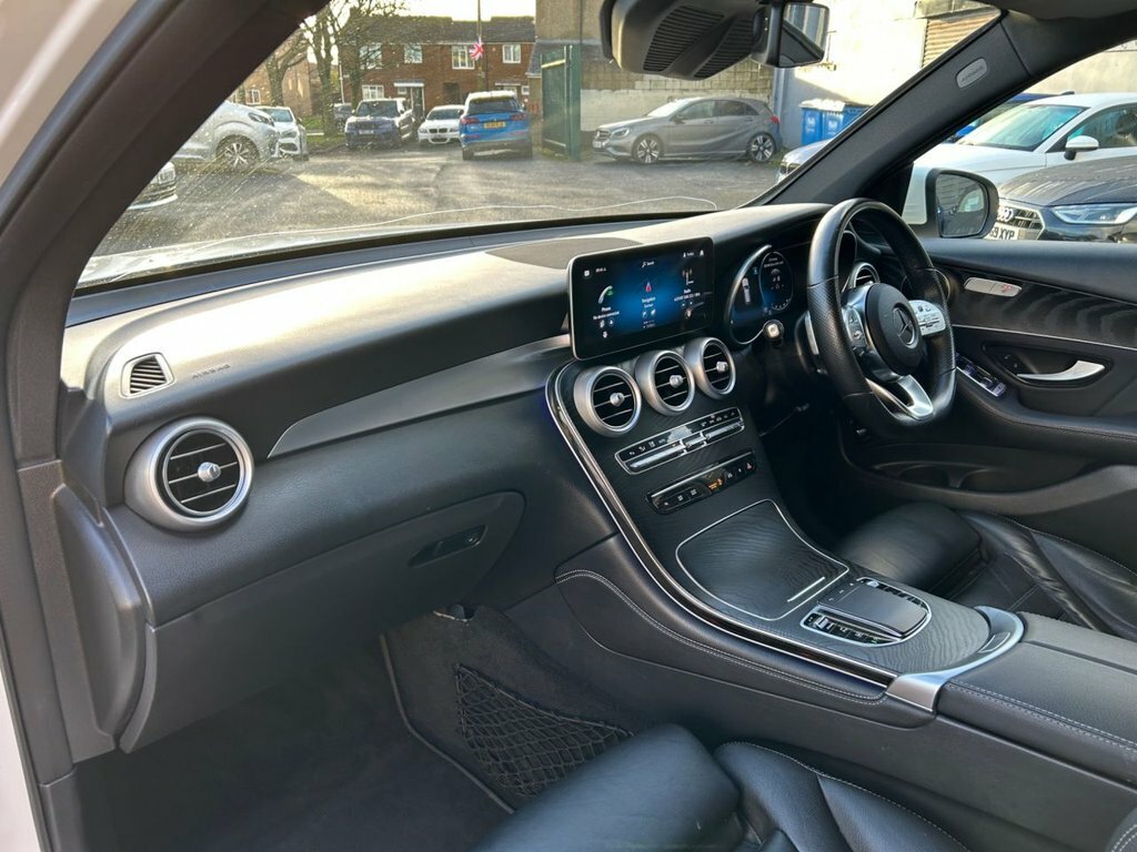 Mercedes-Benz GLC Class 300 4Matic Amg Line 9G-tronic 2020 Black #21