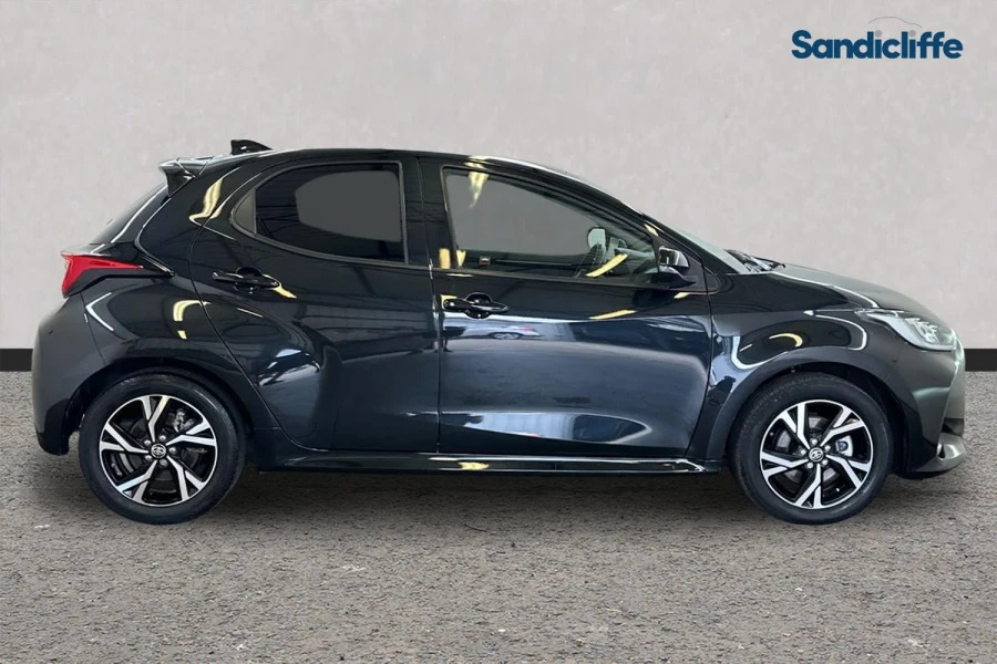 Toyota Yaris Yaris 1.5 Hybrid Design Cvt Hatchback VE24HLH Black #3