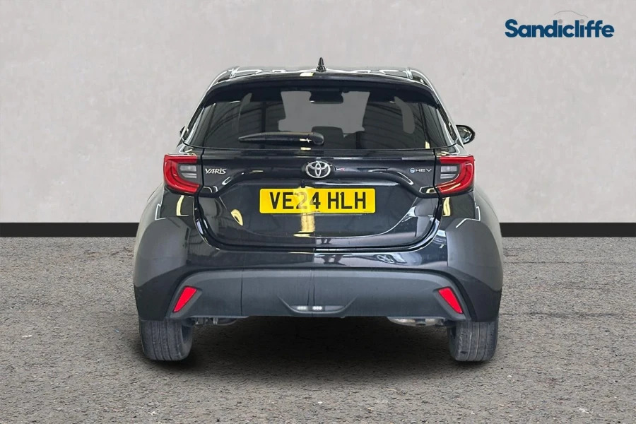 Toyota Yaris Yaris 1.5 Hybrid Design Cvt Hatchback VE24HLH Black #5
