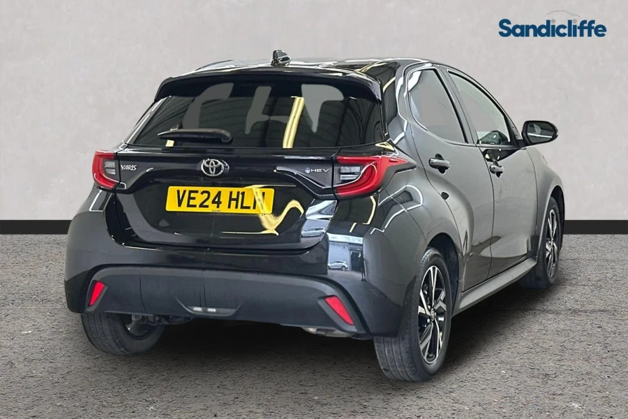 Toyota Yaris Yaris 1.5 Hybrid Design Cvt Hatchback VE24HLH Black #4