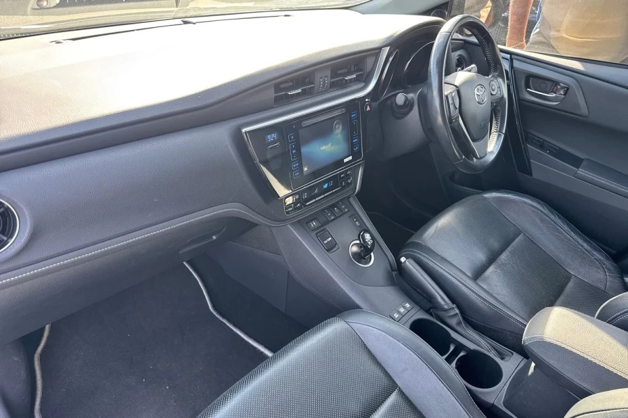 Toyota Auris Vvt-h Design Cvt Euro 6 Red #12