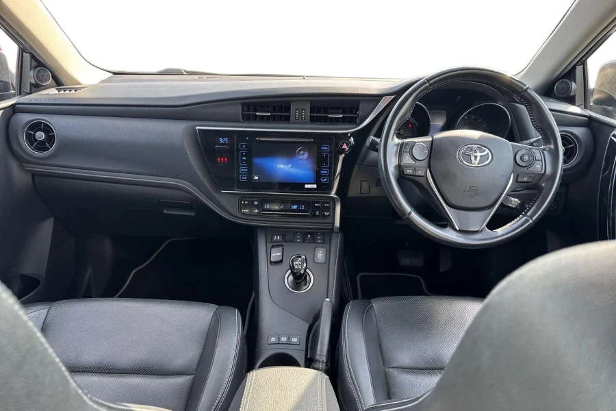 Toyota Auris Vvt-h Design Cvt Euro 6 Red #11