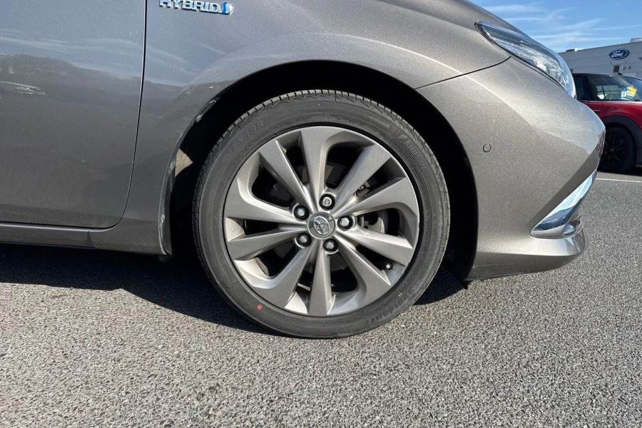 Toyota Auris Vvt-h Design Cvt Euro 6 Red #9