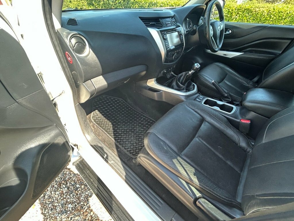 Nissan Navara 2.3 Dci Tekna Double Cab Pickup 4Wd Euro 6 Ss Black #37