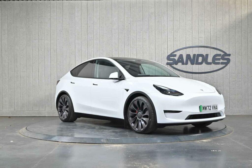 Tesla Model Y Dual Motor Performance 4Wde White