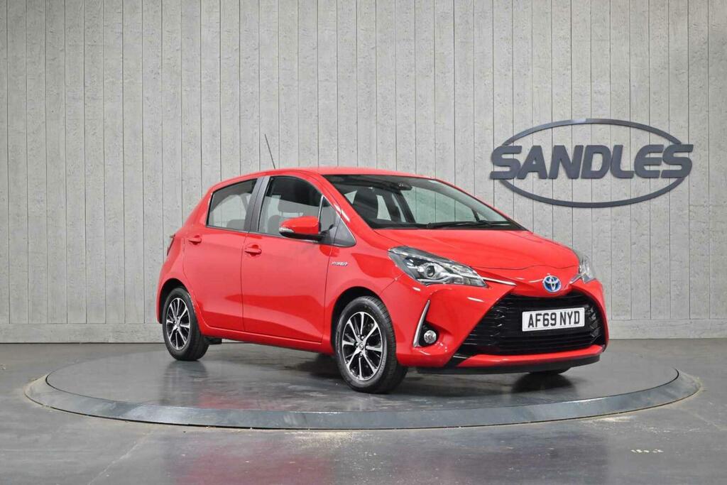 Toyota Yaris Icon Tech Red