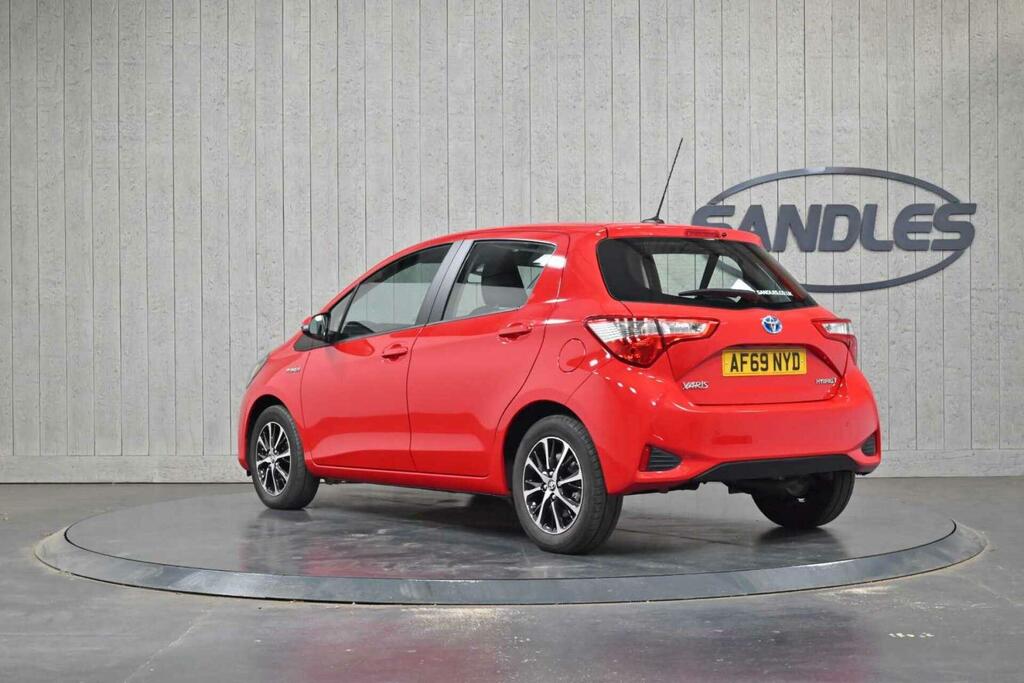 Toyota Yaris Icon Tech Red #3