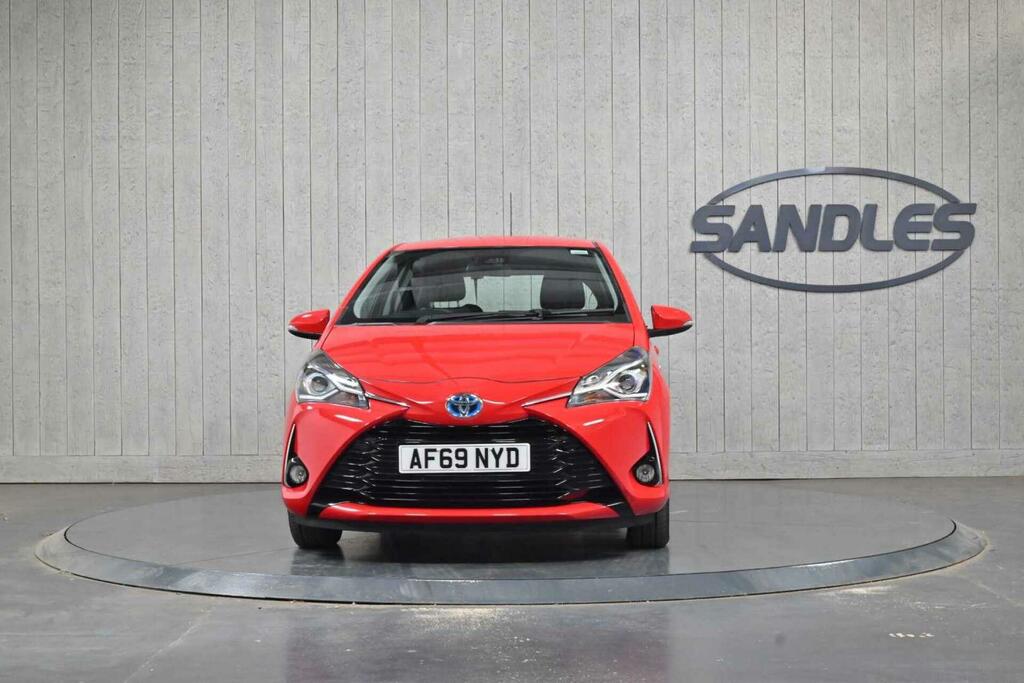 Toyota Yaris Icon Tech Red #4