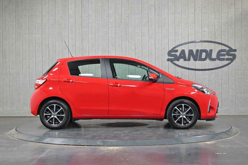Toyota Yaris Icon Tech Red #5