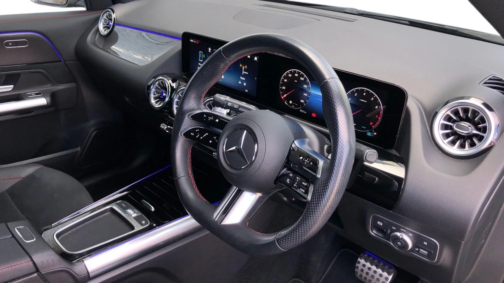 Mercedes-Benz GLA Class Gla 200 Amg Ln Executve M Black #3