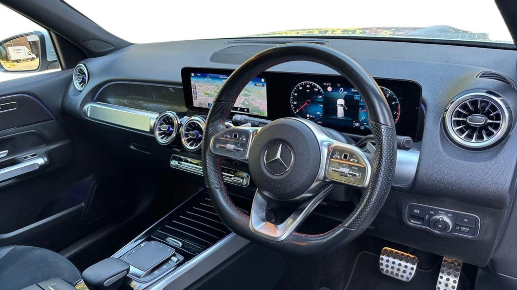 Mercedes-Benz GLB Class Glb 200 Amg Line Premium White #3