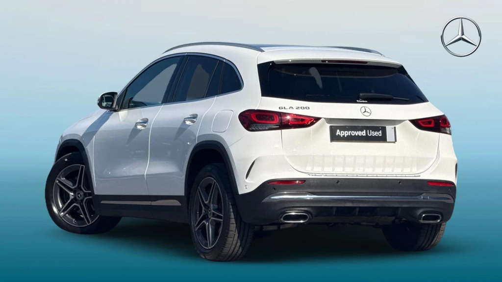 Mercedes-Benz GLA Class Gla 200 Amg Line Premium White #2
